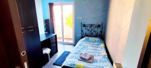 Posteľ alebo postele v izbe v ubytovaní Apartmani Oaza