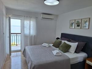 Postel nebo postele na pokoji v ubytování Apartments Ivica