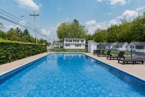 a swimming pool in front of a house at Mount Coolidge Motel in Lincoln