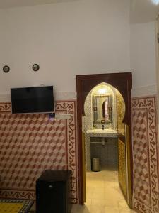 TV a/nebo společenská místnost v ubytování Riad dar Rhamna