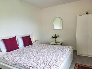 Giường trong phòng chung tại Apartment Appartment sulle Viti by Interhome