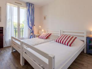 Ένα ή περισσότερα κρεβάτια σε δωμάτιο στο Apartment Eden Park-2 by Interhome
