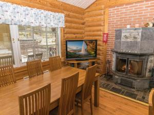 TV a/nebo společenská místnost v ubytování Holiday Home Villa ruhtinas by Interhome + 21 fotografií