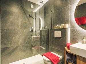 Ένα μπάνιο στο Apartment Waldblick by Interhome