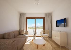 TV a/nebo společenská místnost v ubytování Mas Boronat Resort