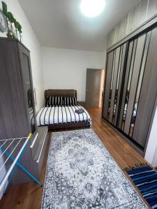 Ένα ή περισσότερα κρεβάτια σε δωμάτιο στο Syahoney Homestay 2 with NETFLIX