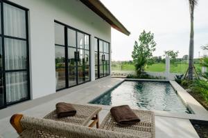 a swimming pool in the backyard of a house at Villa Alaya No 4 in Cemagi