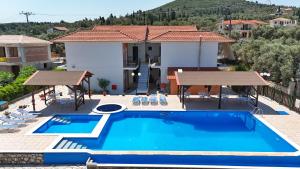 Bazén v ubytování Amarandos Inn -2025renovated nebo v jeho okolí