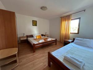 a hotel room with two beds and a window at Apartment Put Vidaka in Poličnik