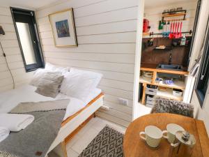 Katil atau katil-katil dalam bilik di The Tiny House