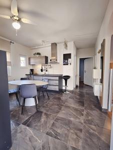 Kuchyň nebo kuchyňský kout v ubytování Apartments Marijana