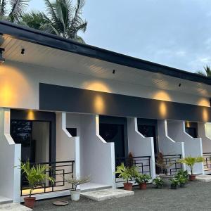 Bangunan di mana terletaknya rumah tamu ini