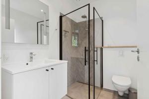 Bany a Sea View And Comfort In Architect-Designed Home 16 fotos més