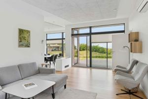Zona d'estar a Sea View And Comfort In Architect-Designed Home