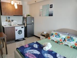 Η κουζίνα ή μικρή κουζίνα στο Peaceful Lapu-Lapu Getaway - Private Studio for Rent