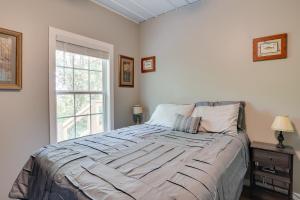 Gambar di galeri bagi Boat Ramp Access Dog-Friendly Kentucky Lake Gem di New Johnsonville +16 gambar