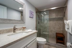 Koupelna v ubytování Soak in stunning Gulf views from Sundial N301, a stylishly updated third-floor condo on Sanibel