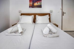 Postel nebo postele na pokoji v ubytování Galini Apartments