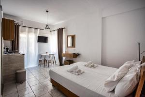 Postel nebo postele na pokoji v ubytování Galini Apartments