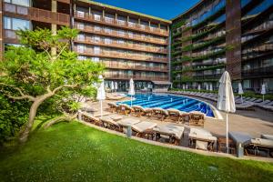 Bazén v ubytování Galeon Residence & SPA nebo v jeho okolí