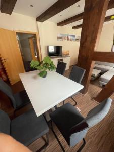 a dining room with a white table and chairs at Altstadtferienwohnung Einbeck in Einbeck