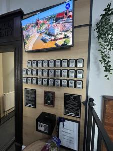 Televízia a/alebo spoločenská miestnosť v ubytovaní Great Polonia Wrocław City Center