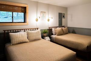 Ένα ή περισσότερα κρεβάτια σε δωμάτιο στο Luxurious Cabin by Lakes & Ski +83 φωτογραφίες