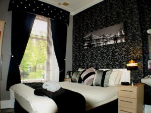 Säng eller sängar i ett rum på Vaila Guest House