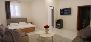 Tempat tidur dalam kamar di Hotel SLY