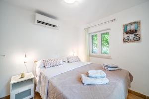 Ein Bett oder Betten in einem Zimmer der Unterkunft Holiday Home Sarbunara