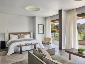 Кровать или кровати в номере Grecotel Astir Palace
