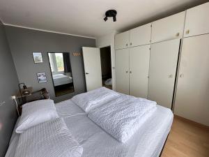 Voodi või voodid majutusasutuse Cosy and family friendly apartment in Kópavogur - Birta Rentals toas