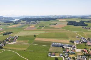 Gallery image of 140 sqm for 5 people near Mattsee in Lochen +9 photos