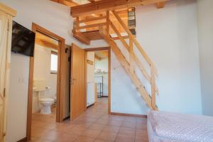 TV a/nebo společenská místnost v ubytování APARTHOTEL STREMBO