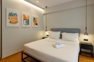 Ein Bett oder Betten in einem Zimmer der Unterkunft PAREA Athens