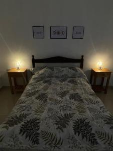 Giường trong phòng chung tại La casita