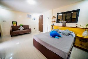 Postel nebo postele na pokoji v ubytování Exclusive Beachfront House with Pool Batangas 16pax