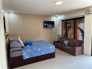 Postel nebo postele na pokoji v ubytování Exclusive Beachfront House with Pool Batangas 16pax