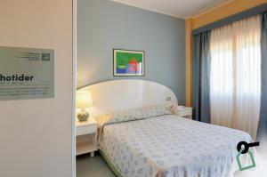 Postel nebo postele na pokoji v ubytování HOTIDAY Room Collection - Cinisi