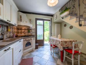 O bucătărie sau chicinetă la Holiday Home San Rocco by Interhome
