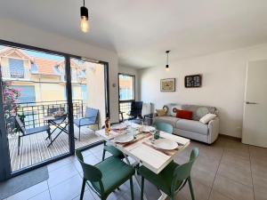 a living room with a table and chairs at Apartment Les Amarres de l'Aiguillon-4 by Interhome in Arcachon