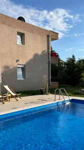 Bazén v ubytování Guesthouse P&A nebo v jeho okolí