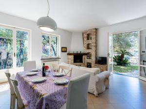 Χώρος καθιστικού στο Villa Villa Girasole by Interhome