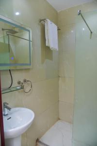 Kupatilo u objektu Formula 2 Hotels and Suites
