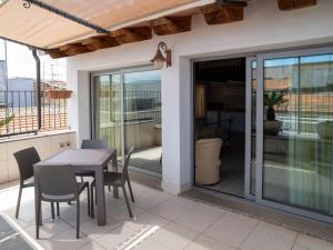 Μπαλκόνι ή βεράντα στο Apartment Roof by Interhome