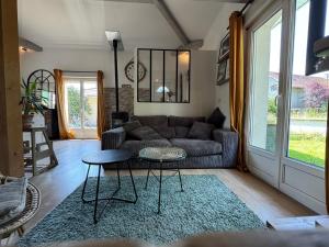 Photo de la galerie de l'établissement Maisonnette avec terrasse et jardin, à Doussard 7 autres photos