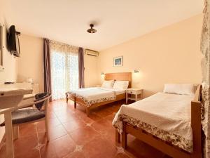 Postel nebo postele na pokoji v ubytování Villa Perla Di Mare Budva