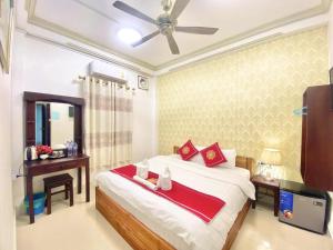 a bedroom with a bed and a ceiling fan at Luangprabang Villa Suan Keo Two in Luang Prabang