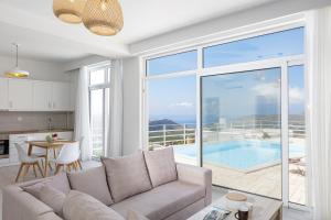 Bazén v ubytovaní Petres Villas alebo v jeho blízkosti