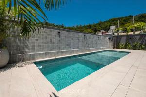 A piscina localizada em Top Studios Canasvieiras TPS ou nos arredores mais 2 fotos